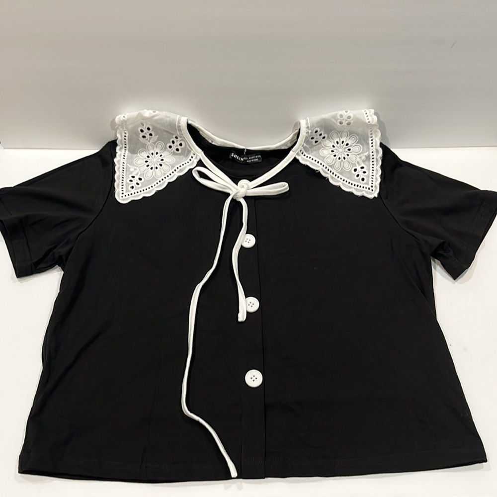 Shein black/white t-shirt embroidered collar 💐 - Picture 3 of 6